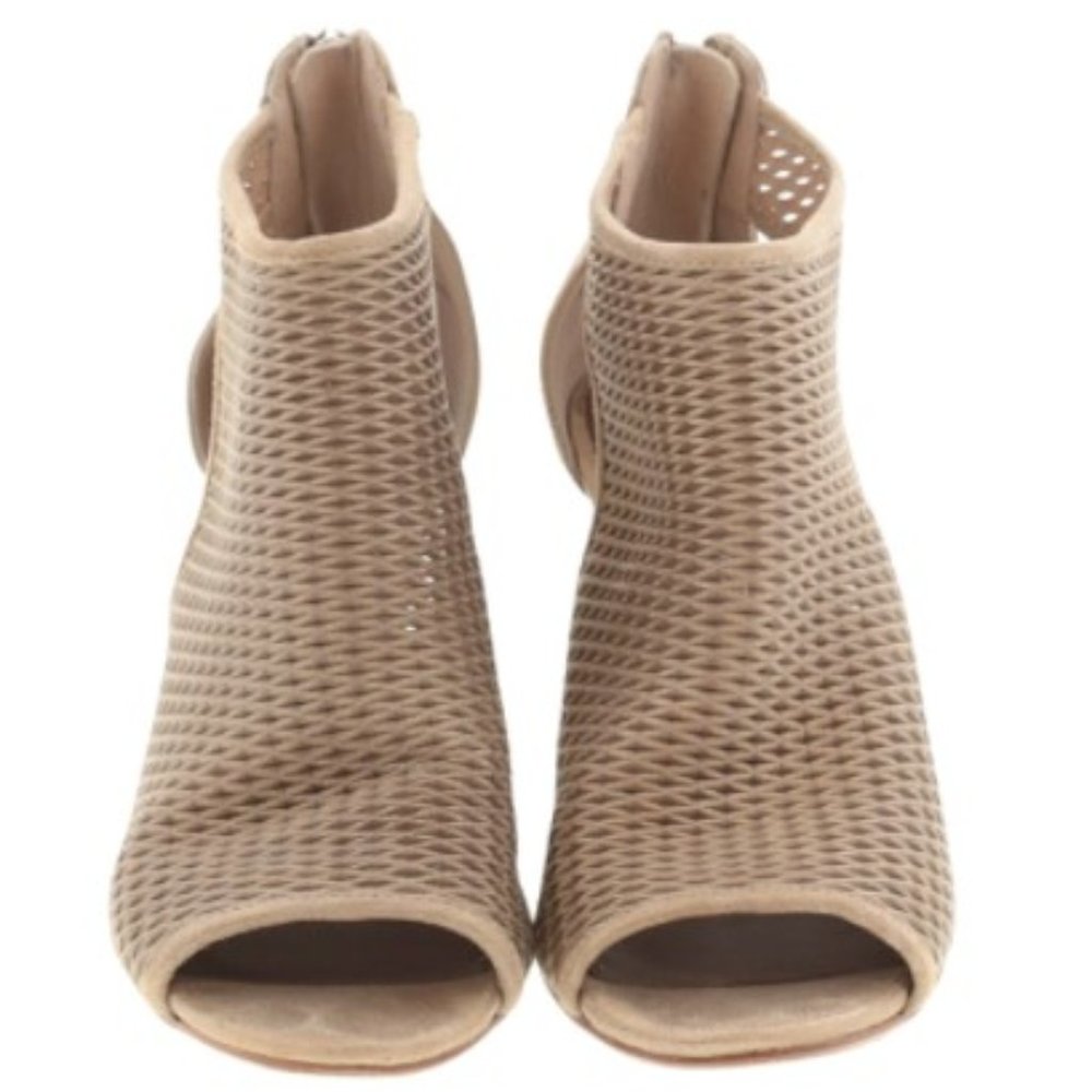 Donald J Pliner Jace Wedges 8 Metallic Gold NWOT